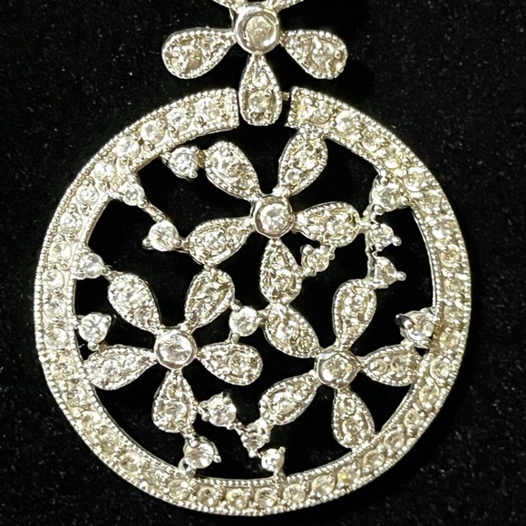 Sterling Silver 925 Pendant large Circle Flowers Diamonds On A 925 Necklace - Picture 6 of 6